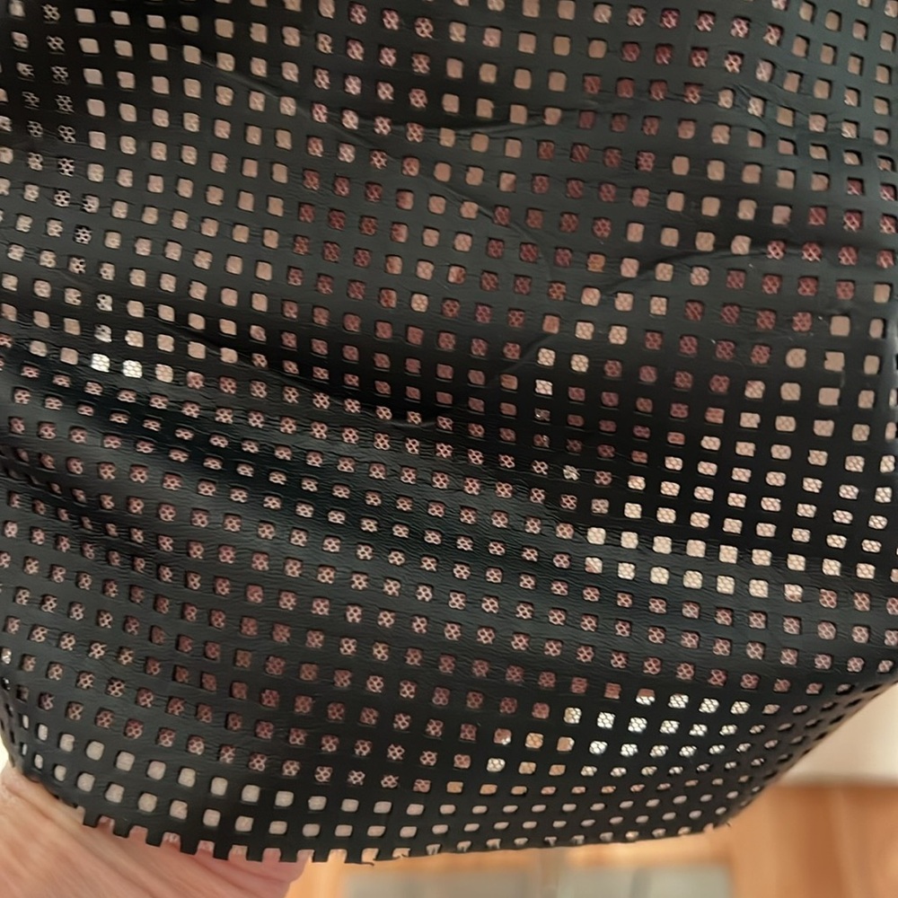 BCBGmaxazria perforated t-shirt. Size s - Picture 5 of 7